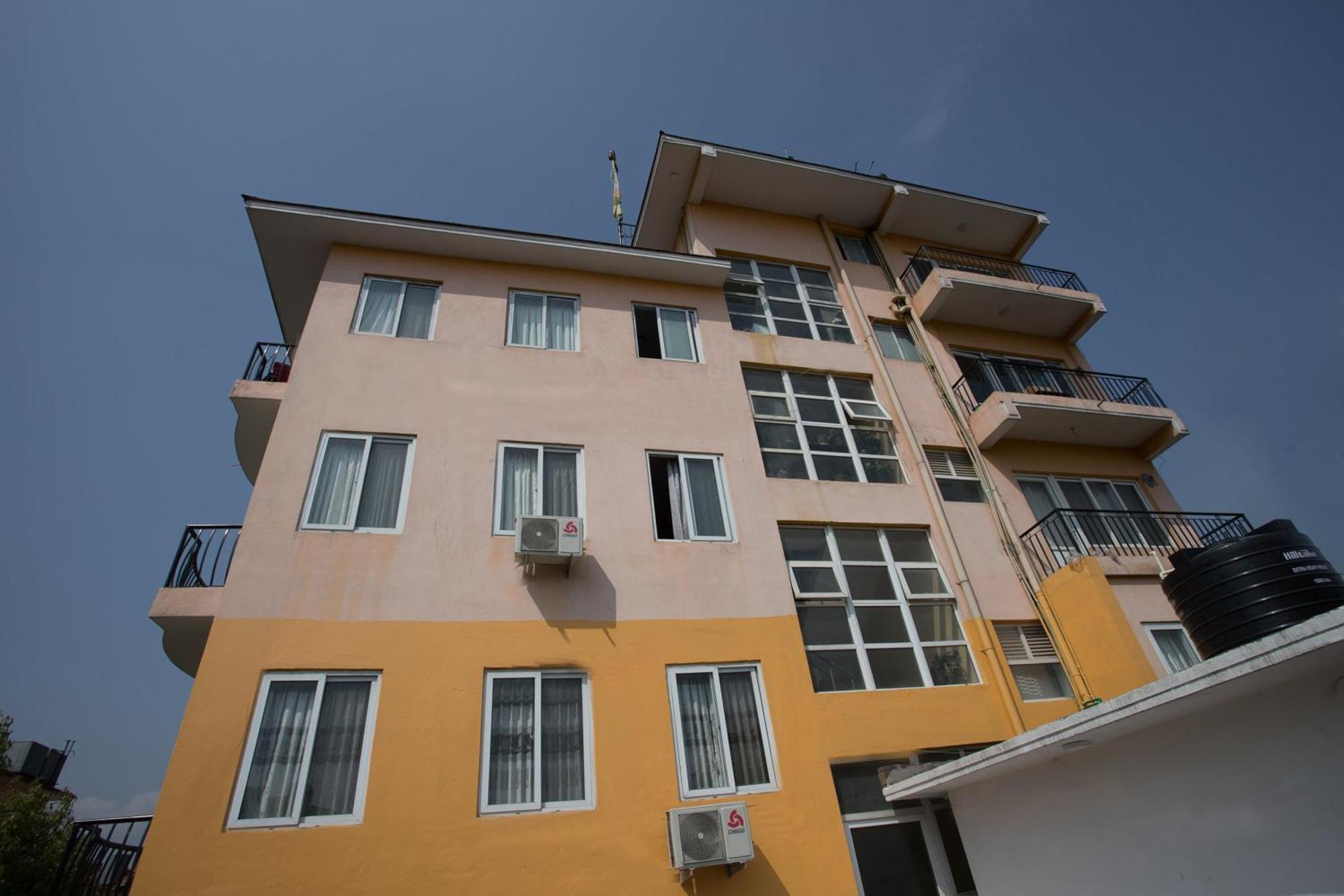 Oyo 135 Lost Garden Apartment And Guest House Kathmandu Exterior photo