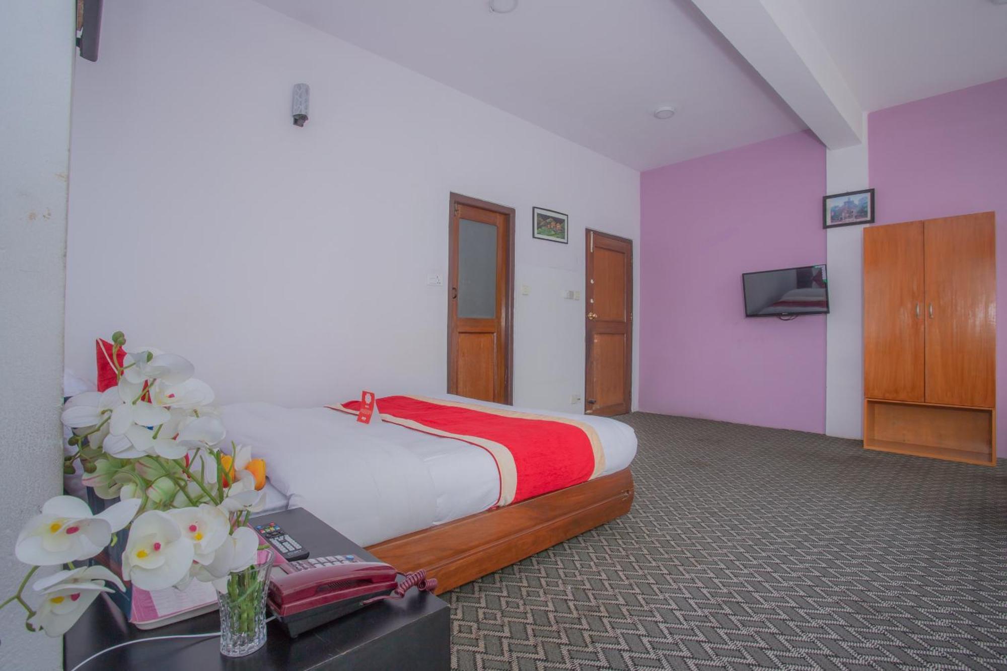 Oyo 135 Lost Garden Apartment And Guest House Kathmandu Exterior photo